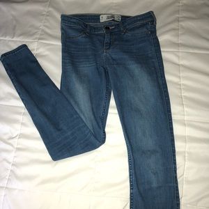 Basic Hollister super skinny jeans